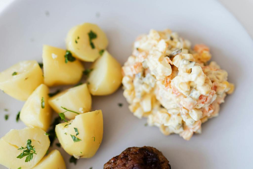 Easy Potato Salad Recipe: Delicious and Crowd-Pleasing Side Dish